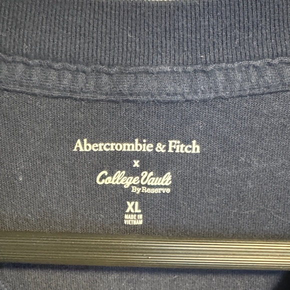 Abercrombie & Fitch University of Michigan graphic tee - Picture 2 of 4